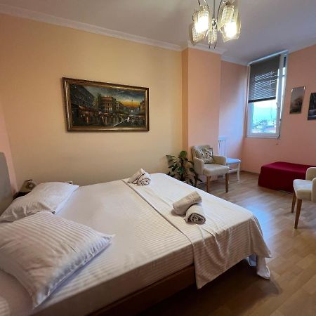 City Center Apartment In Shkodër Extérieur photo