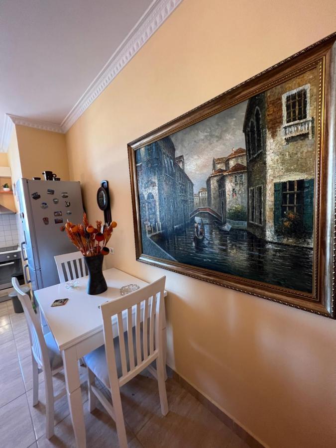 City Center Apartment In Shkodër Extérieur photo