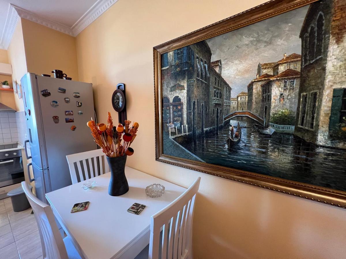 City Center Apartment In Shkodër Extérieur photo